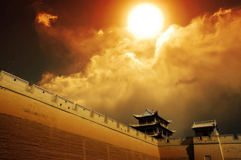 无人,栏杆,横图,室内,白天,仰视,旅游,度假,数码,科技,日落,标志建筑,地标,建筑,长城,中国,亚洲,阴影,网络,瓦片,墙,屋檐,晚霞,霞光,落日,围栏,高光,几何,计算机图形,合成,娱乐,建设,城墙,护栏,檐,墙壁,墙面,黄昏,享受,休闲,旅游胜地,彩霞,放松,城楼,坚硬,电脑合成图,数码合成图,合成图,万里长城,防御,东亚,甘肃,甘肃省,嘉峪关,中华人民共和国,写实,具体,具象,门楼,西北地区,甘,嘉峪关市,夕照,薄暮,坚固,夕阳,彩图,低角度拍摄,傍晚,斜阳,飞檐,嘉峪关长城