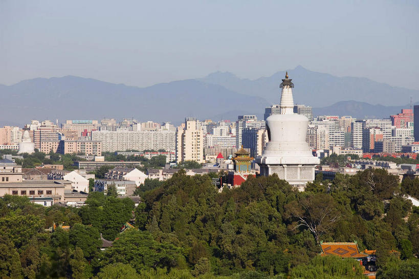 无人,公园,高楼大厦,横图,俯视,航拍,室外,白天,旅游,度假,森林,山,山脉,树林,植物,标志建筑,大厦,地标,建筑,摩天大楼,北海公园,北京,中国,亚洲,阴影,光线,影子,山峰,塔,山峦,首都,娱乐,建设,白塔,树,树木,蓝色,绿色,蓝天,天空,阳光,自然,群山,天,享受,休闲,旅游胜地,放松,生长,晴朗,成长,鸟瞰,东亚,万里无云,中华人民共和国,北京市,京,北平,华北地区,北京北海公园,晴空,晴空万里,彩图,高角度拍摄,大楼,高层建筑,高楼,摩天楼,北海白塔,琼华岛