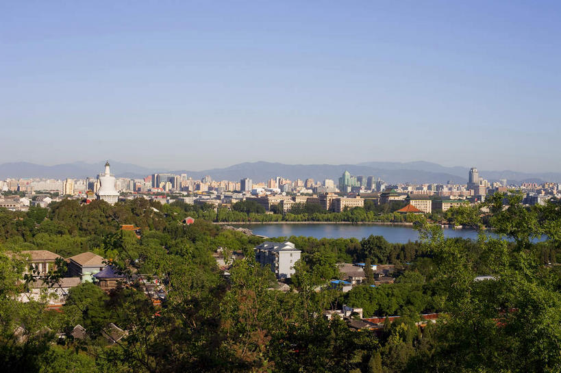 无人,公园,高楼大厦,横图,俯视,航拍,室外,白天,度假,河流,美景,水,植物,城市风光,城市,大厦,建筑,摩天大楼,北海公园,北京,中国,亚洲,阴影,光线,影子,河水,景观,水流,塔,首都,娱乐,白塔,树,树木,蓝色,绿色,蓝天,天空,阳光,自然,天,享受,休闲,景色,放松,生长,晴朗,成长,鸟瞰,东亚,万里无云,中华人民共和国,北京市,京,北平,华北地区,北京北海公园,晴空,晴空万里,彩图,高角度拍摄,大楼,高层建筑,高楼,摩天楼,北海白塔,琼华岛