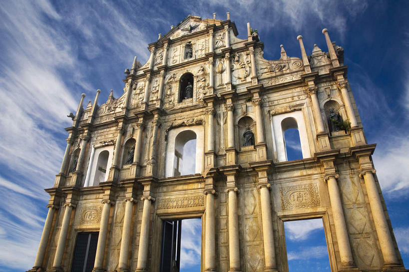 无人,教堂,横图,室外,白天,仰视,旅游,度假,窗户,标志建筑,地标,建筑,澳门,中国,亚洲,阴影,节日,破旧,陈旧,光线,影子,柱子,云,云朵,拱门,牌坊,牌楼,云彩,文化,娱乐,建设,玻璃窗,废墟,蓝色,白云,蓝天,天空,阳光,天,祈祷,享受,休闲,健康,旅游胜地,放松,许愿,宗教,信仰,晴朗,纪念,祈求,祭祀,残破,表彰,荣誉,信念,东亚,大三巴牌坊,港澳台,中华人民共和国,荣耀,澳门特别行政区,澳,平安,晴空,彩图,低角度拍摄,大教堂,礼拜堂,传统文化,大三巴,圣保禄大教堂遗址