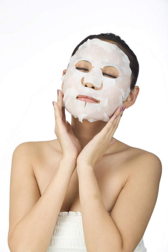 东方人,一个人,闭眼,摸,竖图,室内,白天,白色背景,正面,化妆,美容,亚洲,仅一个年轻女性,仅一个女性,仅一个人,一片,抚摸,护肤,服装,美白,黄种人,衣服,白色,抹胸,彩妆,化妆品,清洁,保养,享受,休闲,面膜,放松,去角质,保健,摄影,服饰,影棚,保湿,滋润,衣着,护肤品,化妆用品,穿着,去死皮,摄影棚,护肤用品,舒缓,养颜,片状,片状面膜,去污,控油,紧肤,嫩肤,祛痘,去痘,祛角质,抗衰,再生,增白,补水,祛斑,抗皱,防皱,除皱,去皱,衣饰,年轻女性,女人,女性,亚洲人,闭眼睛,闭着眼,闭着眼睛,触摸,接触,抬头,仰头,半身,彩图,影棚拍摄,拍摄