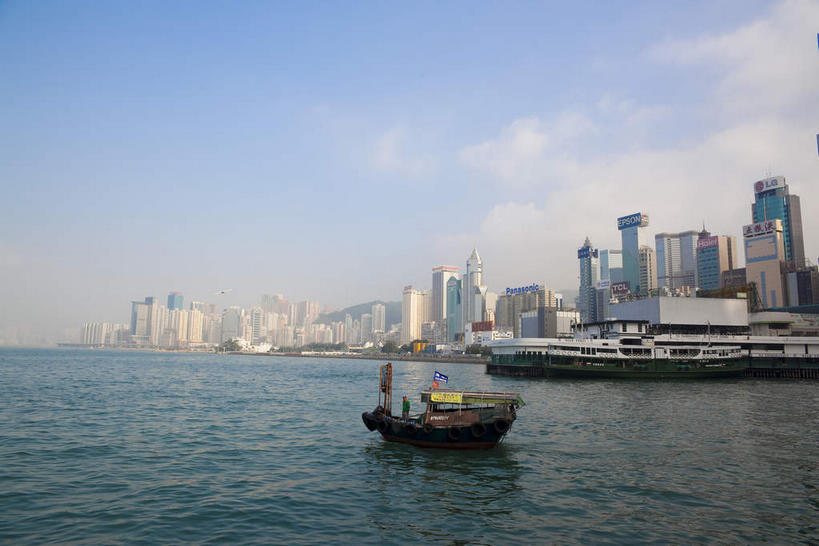 无人,宾馆,家,高楼大厦,横图,室外,白天,正面,度假,海浪,海洋,美景,城市风光,标志建筑,城市,大厦,地标,建筑,酒店,摩天大楼,船,香港,中国,亚洲,阴影,光线,影子,房屋,屋子,景观,浪花,云,云朵,建筑群,云彩,娱乐,建设,楼房,游轮,住宅,游船,中环,蓝色,白云,蓝天,天空,阳光,海水,交通工具,邮轮,天,享受,休闲,景色,放松,晴朗,酒家,旅社,港,载具,海景,东亚,香港岛,香港特别行政区,港澳台,中华人民共和国,旅游船,港岛,中西区,大海,风浪,海,海水的波动,近岸浪,涌浪,晴空,彩图,房子,大楼,高层建筑,高楼,客店,客栈,旅店,旅馆,摩天楼,商旅,天星码头,中环天星码头