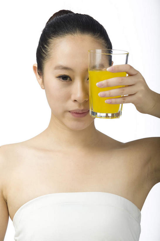 果汁,东方人,一个人,站,举,笑,微笑,竖图,室内,白天,白色背景,正面,杯子,亚洲,仅一个年轻女性,仅一个女性,仅一个人,阴影,服装,反射,影子,橙汁,饮品,一杯,注视,黄种人,玻璃制品,饮料,衣服,白色,抹胸,水杯,观察,看,托,站着,遮,遮掩,摄影,服饰,影棚,观看,察看,掩盖,遮挡,衣着,甜橙,穿着,关注,可口,摄影棚,遮盖,掩饰,衣饰,适口,年轻女性,女人,女性,亚洲人,玻璃杯,橙子,橙,举起,举手,举着,向上举,向上伸,向上托,站立,半身,彩图,影棚拍摄,拍摄,鹄壳,黄橙,黄果,金橙,金环,金球,糖橙