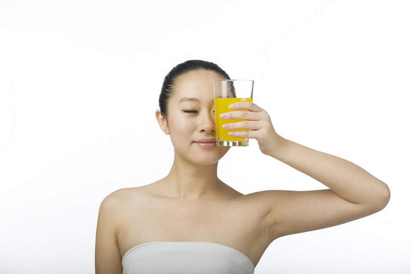 果汁,东方人,一个人,闭眼,笑,微笑,横图,室内,白天,白色背景,正面,化妆,美容,杯子,亚洲,仅一个年轻女性,仅一个女性,仅一个人,护肤,握,服装,橙汁,饮品,一杯,拿,拿着,黄种人,玻璃制品,饮料,一个,衣服,黄色,白色,抹胸,彩妆,水杯,保养,享受,休闲,放松,握着,遮,遮掩,保健,摄影,服饰,影棚,单个,掩盖,遮挡,衣着,甜橙,穿着,可口,摄影棚,遮盖,养颜,掩饰,衣饰,适口,年轻女性,女人,女性,亚洲人,玻璃杯,橙子,橙,闭眼睛,闭着眼,闭着眼睛,半身,彩图,影棚拍摄,拍摄,鹄壳,黄橙,黄果,金橙,金环,金球,糖橙