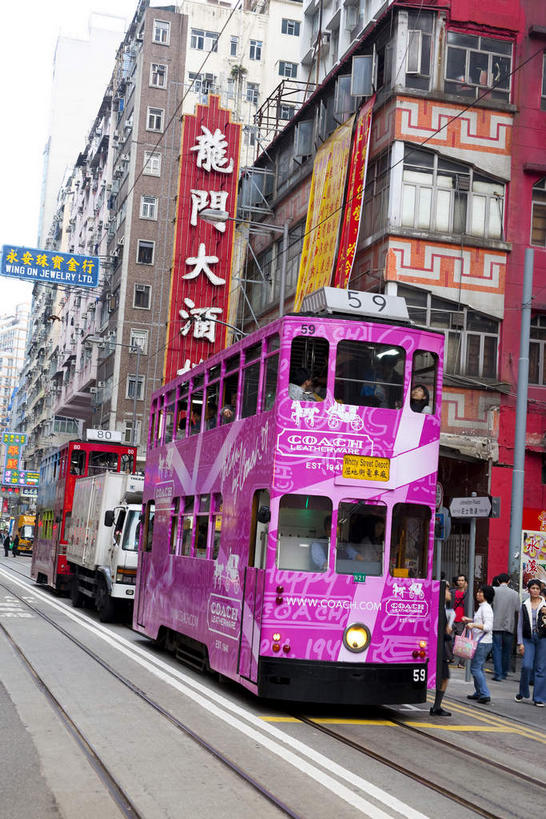 无人,宾馆,竖图,室外,白天,仰视,度假,美景,城市风光,城市,道路,酒店,路,公路,公共汽车,香港,中国,亚洲,停靠,景观,分界线,巴士,停车线,公交车,交通,娱乐,双层巴士,车,粉色,天空,交通工具,天,享受,休闲,景色,放松,酒家,车行道,车行道分界线,旅社,港,停泊,载具,标线,东亚,车行线,香港特别行政区,港澳台,中华人民共和国,双层公共汽车,观光巴士,马路,彩图,低角度拍摄,客店,客栈,旅店,旅馆,商旅