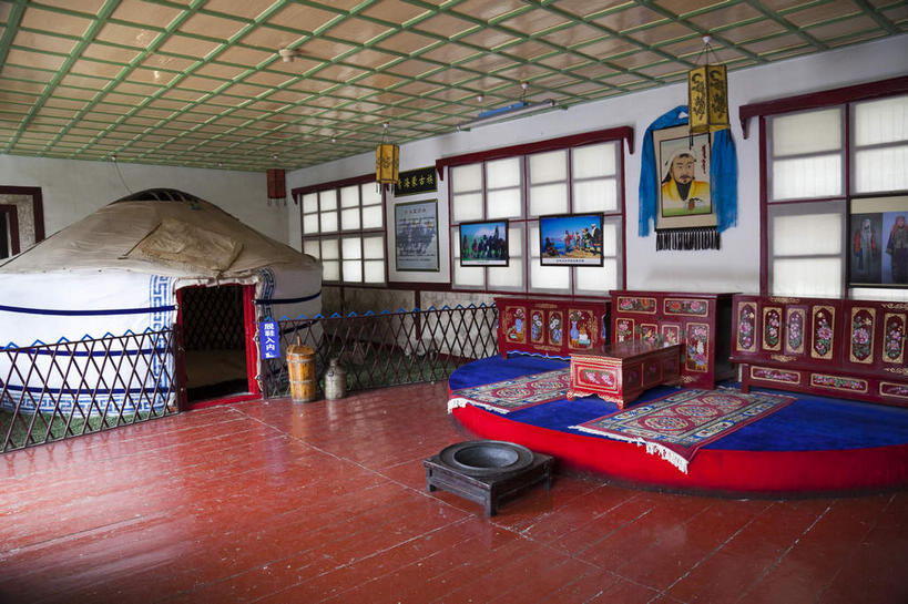 无人,家,横图,室内,白天,正面,旅游,度假,绘画,别墅,标志建筑,地标,建筑,纺织品,中国,亚洲,艺术,装饰,毛毯,毯子,帐篷,房屋,墙,屋子,公寓,古典,文化,娱乐,建设,传统,洋房,楼房,墙壁,墙面,住宅,纺织,工艺品,垫子,品味,享受,休闲,温暖,旅游胜地,便捷,放松,华丽,修饰,美术,点缀,便利,高雅,挂画,东亚,蒙古包,青海,青海省,毡房,西宁,中华人民共和国,省会,美学,衬托,美观,雅致,雅观,西北地区,西宁市,青,装饰画,彩图,房子,小屋,毡包,穹庐,毡帐,马步芳公馆,馨庐公馆