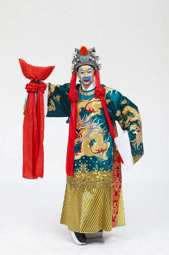 东方人,胡须,一个人,演员,电影明星,站,竖图,室内,白天,白色背景,正面,民族服装,爱情,化妆,美容,奢侈,珠宝,亚洲,仅一个男性,仅一个人,仅一个中年男性,表演,护肤,握,服装,金属,拿,拿着,注视,黄种人,文化,黄金,扮演,衣服,黄色,绿色,黑色,彩妆,观察,看,祈祷,祈福,站着,保养,享受,休闲,健康,放松,握着,许愿,保健,财富,摄影,服饰,影棚,观看,纪念,昂贵,祈求,贵重,察看,演出,衣着,穿着,关注,中国文化,摄影棚,坚定,表演服,演出服,信念,京剧,财神,养颜,戏曲,国粹,皮黄,保佑,庇佑,贵金属,武财神,赵公明,神灵,约定,衣饰,宝贵,道具服,平安,男人,男性,中年男性,亚洲人,胡子,络腮胡,影视明星,站立,彩图,全身,影棚拍摄,传统服装,民俗服,拍摄,京剧服饰,国剧,京戏,平剧,中国戏曲,金子,元宝,传统文化,寒单爷,赵公元帅,赵玄坛