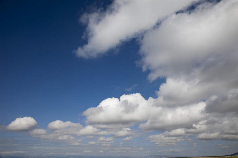 无人,横图,室外,特写,白天,仰视,美景,青海湖,中国,亚洲,阴影,光线,影子,景观,云,云朵,云彩,蓝色,白云,蓝天,天空,阳光,自然,天,景色,晴朗,自然风光,东亚,青海,青海省,中华人民共和国,西北地区,青,咸水湖,晴空,彩图,低角度拍摄