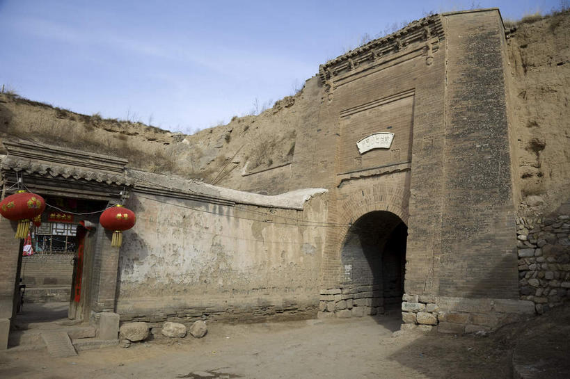 无人,横图,室外,白天,正面,旅游,度假,名胜古迹,标志建筑,地标,建筑,照明,中国,亚洲,阴影,遗迹,光线,灯笼,影子,纸灯笼,墙,云,云朵,拱门,云彩,古迹,文物,娱乐,建设,城墙,古建筑,墙壁,墙面,两个,红色,蓝色,白云,蓝天,天空,阳光,灯具,天,享受,休闲,旅游胜地,放松,城楼,晴朗,坚硬,照亮,照明设备,防御,古文明,东亚,中华人民共和国,华北地区,河北,河北省,冀,门楼,张家口,张家口市,坚固,晴空,彩图,蔚县,蔚州