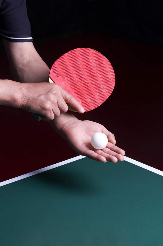 东方人,手,一个人,运动员,捧,竖图,室内,特写,白天,正面,亚洲,双手,仅一个男性,仅一个人,握,阴影,反射,影子,乒乓球拍,乒乓球装备,乒乓球桌,球拍,拿,拿着,黄种人,运动器械,仅一个年轻男性,红色,白色,手部,健身器械,握着,摄影,影棚,摄影棚,健身器材,乒乓球球拍,乒乓球,乒乓球运动,男人,男性,年轻男性,亚洲人,体育运动员,运动选手,端,端着,捧着,手捧,半身,彩图,影棚拍摄,拍摄,乒乓球台,乒乓球运动员,运动器材