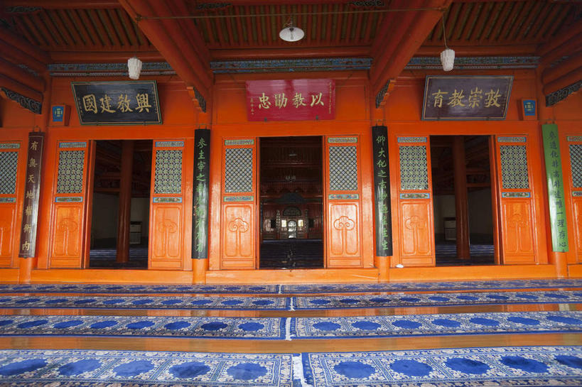 无人,横图,室内,白天,正面,旅游,度假,绘画,名胜古迹,标志建筑,地标,建筑,雕塑,中国,亚洲,节日,遗迹,艺术,装饰,标志,雕刻,牌匾,文字,字符,墙,古迹,文化,文物,娱乐,标识,建设,古建筑,壁画,墙壁,墙面,工艺品,祈祷,享受,休闲,健康,汉字,旅游胜地,放松,许愿,宗教,信仰,纪念,华丽,修饰,祈求,美术,点缀,伊斯兰教,中文,主题,清真寺,陈列,古文明,东亚,青海,青海省,西宁,东关清真大寺,中华人民共和国,省会,功能,美学,衬托,美观,雅致,雅观,国文,华文,西北地区,西宁市,青,平安,画画,彩图,城东区,东关大街