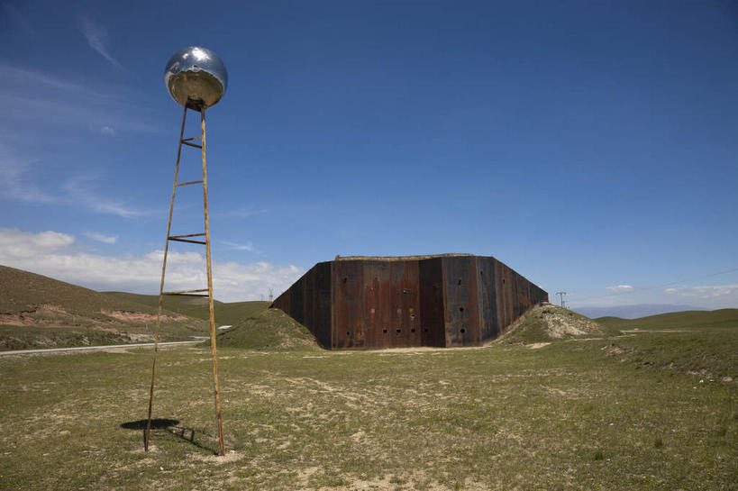 无人,横图,室外,白天,仰视,旅游,度假,草地,草坪,美景,植物,道路,中国,亚洲,一座,阴影,光线,信息,影子,景观,云,云朵,灯塔,交通,云彩,方向,娱乐,草,蓝色,绿色,白云,蓝天,天空,阳光,自然,天,享受,休闲,景色,放松,晴朗,引导,指引,自然风光,东亚,青海,青海省,原子城,金银滩,中华人民共和国,西北地区,青,海北,海北州,海北藏族自治州,航标,晴空,彩图,低角度拍摄,金银滩草原,导航,青海原子城