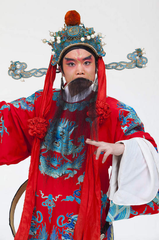 东方人,胡须,一个人,演员,站,竖图,室内,白天,正面,民族服装,化妆,亚洲,仅一个男性,仅一个人,仅一个中年男性,表演,灰色背景,服装,神话,头饰,注视,黄种人,文化,扮演,衣服,红色,蓝色,黑色,彩妆,观察,看,手势,站着,摄影,服饰,影棚,观看,神仙,察看,演出,衣着,穿着,关注,中国文化,摄影棚,戏剧,传说,表演服,演出服,京剧,财神,戏曲,国粹,皮黄,文财神,衣饰,道具服,中国神话,男人,男性,中年男性,亚洲人,胡子,络腮胡,站立,半身,彩图,影棚拍摄,传统服装,民俗服,拍摄,京剧服饰,国剧,京戏,平剧,中国戏曲,传统文化,舞台妆,京剧演员