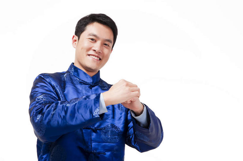 东方人,一个人,站,笑,微笑,露齿笑,横图,室内,白天,白色背景,正面,民族服装,春节,亚洲,仅一个男性,仅一个人,节日,庆祝,祝福,注视,黄种人,文化,仅一个年轻男性,蓝色,观察,看,手势,站着,庆典,恭喜,摄影,影棚,观看,纪念,礼节,察看,关注,摄影棚,祝贺,礼仪,祝愿,作揖,拱手,尊敬,恭敬,寒暄,恭贺,同喜,男人,男性,年轻男性,亚洲人,站立,半身,彩图,影棚拍摄,传统服装,民俗服,拍摄,唐装,打手势