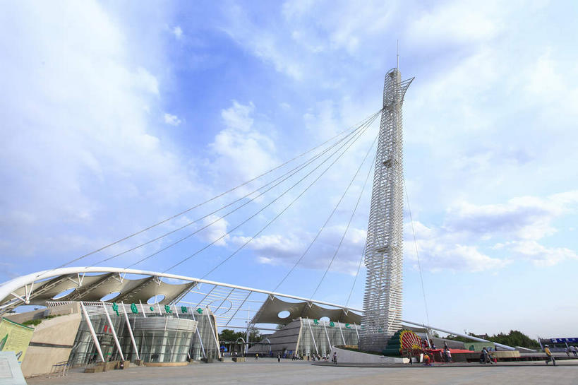 无人,横图,室外,白天,正面,度假,美景,树林,植物,城市风光,城市,道路,路,公路,旗帜,中国,亚洲,阴影,高大,光线,影子,景观,云,云朵,塔,交通,宏伟,云彩,娱乐,旗子,树,树木,蓝色,绿色,白云,蓝天,天空,阳光,自然,天,享受,休闲,景色,放松,生长,晴朗,成长,东亚,辽宁,辽宁省,沈阳,中华人民共和国,省会,旌旗,旗号,沈阳市,辽,东北地区,高峻,嵬峨,晴空,马路,彩图,棋盘山风景区,沈阳棋盘山国际风景旅游开发区,沈阳世博园,东北,棋盘山,中国东北地区,东北三省,东三省