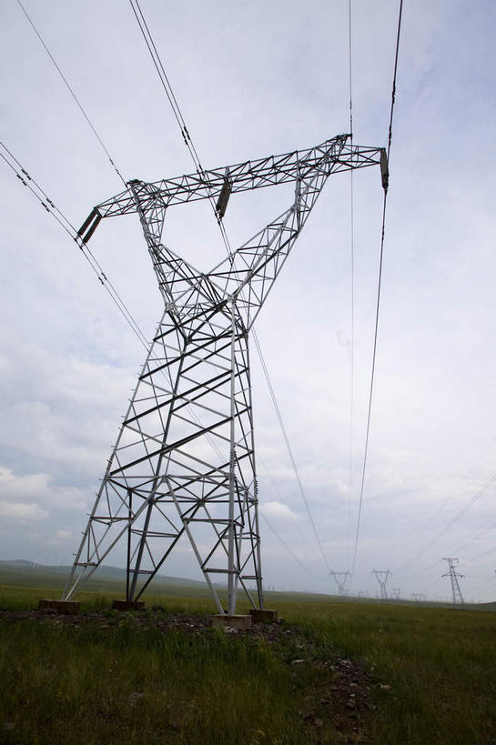 无人,竖图,室外,白天,仰视,旅游,度假,草地,草原,美景,植物,中国,亚洲,一座,电力,钢材,电缆,电线,支架,景观,旷野,乌云,云,阴天,云朵,云彩,娱乐,电塔,草,绿色,天空,自然,天,享受,休闲,景色,放松,蒙,能源,支撑,资源,昏暗,阴沉,自然风光,原野,供电设备,东亚,高压电塔,内蒙古,高压输电线,中华人民共和国,华北地区,高压电线塔,高压塔,内蒙古自治区,彩图,低角度拍摄,锡林浩特,锡林浩特市