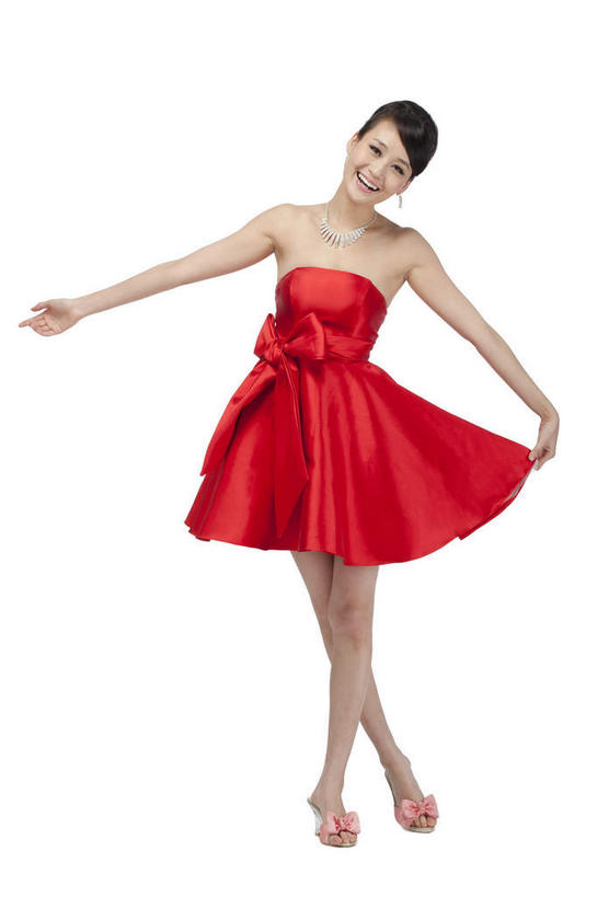 东方人,一个人,站,伸展双臂,笑,微笑,露齿笑,竖图,室内,白天,白色背景,正面,晚礼服,项链,亚洲,仅一个年轻女性,仅一个女性,仅一个人,握,注视,黄种人,装饰品,红色,耳环,饰品,首饰,观察,看,站着,握着,摄影,影棚,观看,察看,关注,摄影棚,耳饰,年轻女性,女人,女性,亚洲人,敞开双臂,伸开双臂,展开双肩,站立,张开手臂,张开双臂,彩图,全身,影棚拍摄,晚宴服,舞会服,洋服,洋装,夜礼服,拍摄