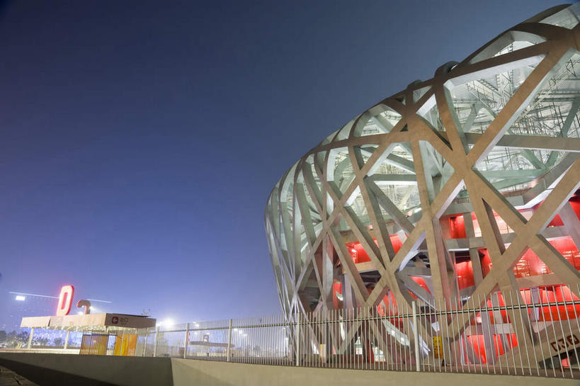 无人,体育馆,公园,运动场,横图,彩色,室外,夜晚,仰视,旅游,度假,植物,标志建筑,地标,建筑,霓虹灯,北京,中国,亚洲,阴影,枯萎,光线,鸟巢,影子,灯光,枯草,七彩,首都,娱乐,光源,建设,体育场,霓虹,灯,草,黄色,蓝色,蓝天,天空,天,享受,休闲,旅游胜地,放松,照明设备,东亚,国家体育场,中华人民共和国,北京市,京,北平,华北地区,朝阳区,氖灯,运动馆,彩图,低角度拍摄,北京奥林匹克公园,北京国家体育场,北京奥林匹克体育场