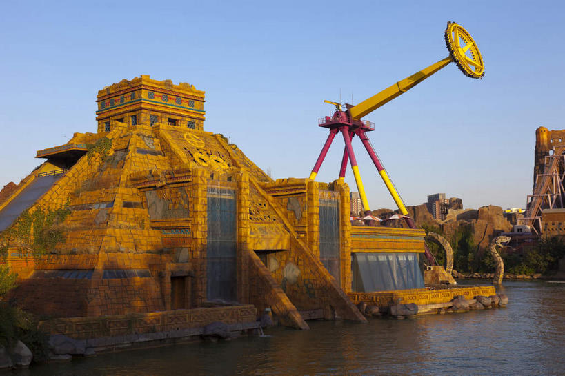 无人,游乐园,横图,全景,室外,白天,正面,度假,湖,湖泊,美景,树林,水,天际线,植物,城市风光,城市,游乐场,北京,中国,亚洲,阴影,光线,影子,湖面,景观,水流,水面,首都,娱乐,树,树木,绿色,天空,阳光,自然,湖水,天,享受,休闲,景色,放松,生长,成长,欢乐谷,东亚,中华人民共和国,北京市,京,北平,华北地区,朝阳区,乐园,主题公园,彩图,人造公园,主题乐园,北京欢乐谷