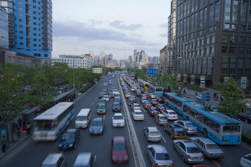 无人,高楼大厦,横图,俯视,室外,白天,度假,美景,日落,植物,城市风光,城市,大厦,道路,建筑,路,摩天大楼,公路,公共汽车,北京,中国,亚洲,阴影,光线,影子,景观,晚霞,霞光,落日,分界线,巴士,停车线,公交车,交通,首都,拥堵,拥挤,娱乐,建设,车,树,树木,绿色,阳光,自然,黄昏,交通工具,轿车,享受,休闲,景色,彩霞,放松,生长,成长,车行道,车行道分界线,堵车,塞车,载具,标线,东亚,车行线,中华人民共和国,北京市,京,北平,华北地区,朝阳区,夕照,薄暮,夕阳,马路,彩图,高角度拍摄,傍晚,大楼,高层建筑,高楼,摩天楼,斜阳,朝阳门外大街