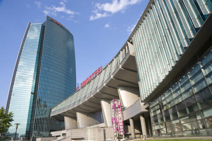 无人,高楼大厦,横图,室外,白天,仰视,度假,美景,树林,植物,窗户,落地窗,城市风光,城市,大厦,建筑,摩天大楼,北京,中国,亚洲,一排,许多,阴影,整齐,并列,并排,光线,英文,标志,文字,影子,字符,字母,景观,云,云朵,首都,很多,云彩,娱乐,标识,建设,玻璃窗,树,树木,排列,红色,蓝色,绿色,白云,倒影,蓝天,天空,阳光,自然,天,享受,休闲,汉字,景色,放松,生长,晴朗,成长,英文字母,倒映,队列,中文,平行,玻璃幕墙,东亚,海淀区,中关村,中华人民共和国,北京市,京,北平,华北地区,国文,华文,反照,晴空,彩图,低角度拍摄,大楼,高层建筑,高楼,摩天楼,国家自主创新示范区,中关村科技园,中关村E世界,中关村西区