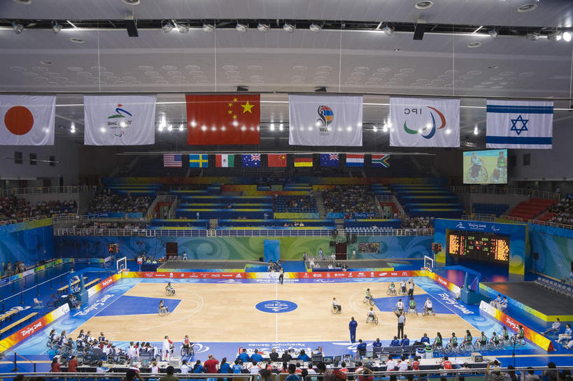 东方人,观众,体育馆,运动场,站,坐,横图,俯视,室内,白天,锻炼,度假,快乐,比赛,运动,竞争,显示器,美景,城市风光,城市,旗帜,国旗,北京,中国,亚洲,吊挂,悬挂,服装,屏幕,墙,景观,看台,首都,许多人,挂,注视,休闲装,黄种人,娱乐,显示屏,体育场,墙壁,墙面,座位,衣服,观察,看,站着,一群人,享受,休闲,休闲服,景色,奥林匹克,奥运,放松,服饰,观看,察看,体育运动,关注,输出设备,东亚,海淀区,中华人民共和国,北京市,京,北平,华北地区,运动馆,坐位,体育,男人,男性,年轻男性,年轻女性,女人,女性,中年男性,中年女性,亚洲人,观赏人员,旗,站立,坐着,半身,彩图,高角度拍摄,健身,奥运会,万国旗,奥林匹克运动,北京奥运会,2008年北京奥运会,北京科大,北京科技大学,北京科技大学体育馆,北科,北科大,钢院,学院路