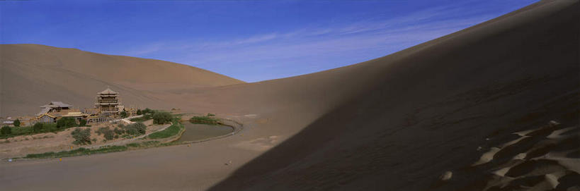 无人,家,横图,全景,室外,白天,正面,旅游,度假,湖,湖泊,美景,沙漠,树林,水,天际线,植物,敦煌,中国,亚洲,阴影,光线,影子,房屋,屋子,湖面,景观,水流,水面,云,云朵,沙丘,云彩,娱乐,楼房,住宅,树,树木,蓝色,绿色,白云,蓝天,天空,阳光,自然,湖水,天,享受,休闲,景色,放松,生长,晴朗,成长,自然风光,东亚,甘肃,甘肃省,中华人民共和国,西北地区,甘,酒泉,酒泉市,敦煌八景,沙井,月牙泉,大漠,砂漠,晴空,彩图,房子