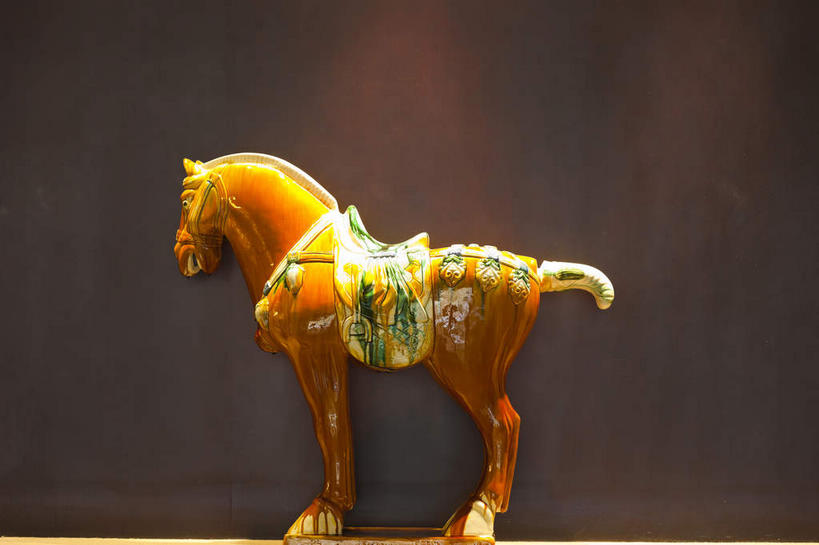 无人,宾馆,站,横图,室内,白天,侧面,绘画,酒店,马,野生动物,工艺美术品,北京,中国,亚洲,艺术,彩绘,瓷器,陶瓷,艺术品,首都,一匹,动物,工艺品,站着,运输,牲畜,酒家,工艺,旅社,美术,陶艺,唐三彩,东亚,中华人民共和国,北京市,京,北平,华北地区,昌平区,彩釉,画画,站立,彩图,全身,客店,客栈,旅店,旅馆,商旅,昌平,北京龙城丽宫国际酒店,龙城丽宫国际酒店