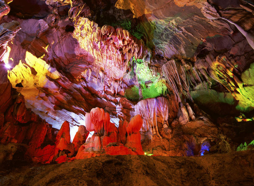 无人,横图,彩色,室内,白天,仰视,旅游,度假,石头,美景,霓虹灯,中国,亚洲,石子,洞,景观,灯光,七彩,喀斯特,娱乐,光源,霓虹,云南,灯,自然,享受,休闲,景色,放松,洞穴,照明设备,自然风光,东亚,喀斯特地貌,云南省,穴,中华人民共和国,西南地区,氖灯,滇,红河,红河州,红河哈尼族彝族自治州,石灰石,石块,彩图,低角度拍摄,岩溶,岩溶地貌,泸西县,泸西,阿庐古洞,泸源洞,云南第一洞