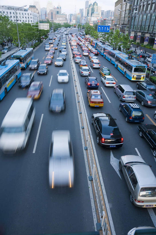 无人,家,竖图,俯视,室外,白天,旅游,度假,美景,树林,植物,窗户,城市风光,城市,道路,建筑,路,公路,公共汽车,北京,中国,亚洲,许多,阴影,光线,影子,房屋,墙,屋子,景观,公寓,分界线,巴士,停车线,公交车,交通,首都,很多,娱乐,建设,洋房,楼房,玻璃窗,墙壁,墙面,住宅,车,树,树木,蓝色,绿色,蓝天,天空,阳光,自然,交通工具,轿车,天,享受,休闲,景色,放松,生长,晴朗,成长,车行道,车行道分界线,载具,标线,东亚,车行线,万里无云,中华人民共和国,北京市,京,北平,华北地区,朝阳区,晴空,晴空万里,马路,彩图,高角度拍摄,房子,朝阳门外大街