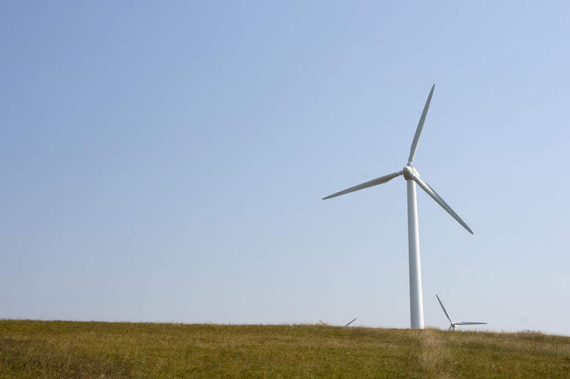 无人,工厂,横图,室外,白天,仰视,旅游,度假,农业,风能,技术,风力发电机,草地,草原,美景,植物,风车,中国,亚洲,阴影,环保,电力,光线,科学,影子,景观,旷野,娱乐,设备,草,蓝色,绿色,蓝天,天空,阳光,自然,天,享受,休闲,发电,机械,发电厂,发电站,景色,放松,工业,能源,晴朗,回收,资源,风力机,自然风光,原野,能量,利用,低碳,东亚,循环,电厂,万里无云,中华人民共和国,华北地区,河北,河北省,冀,承德,承德市,持续,风力发电,风力涡轮机,晴空,晴空万里,彩图,低角度拍摄,制造厂,生产工厂,坝上草原,风电厂,风力发电厂