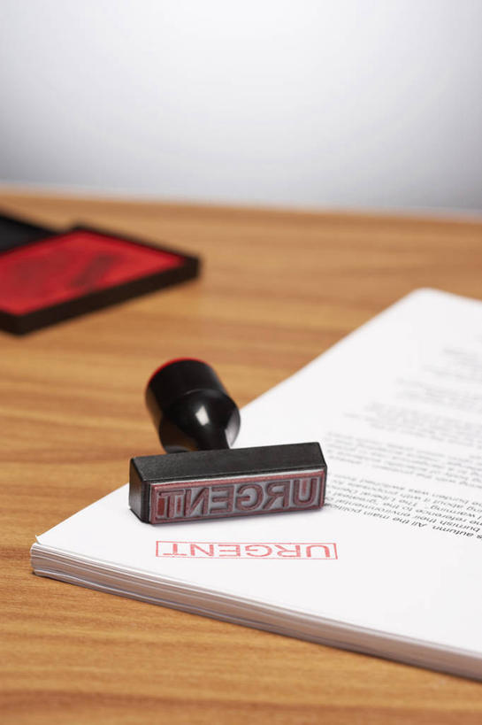 无人,竖图,俯视,室内,特写,白天,静物,一堆,许多,阴影,堆叠,堆积,朦胧,模糊,反射,英文,标志,材料,档案,文件,文字,影子,字符,字母,办公用品,标识,文具,一个,学习用品,资料,单个,堆,英文字母,文具用品,图章,文档,印泥,彩图,高角度拍摄