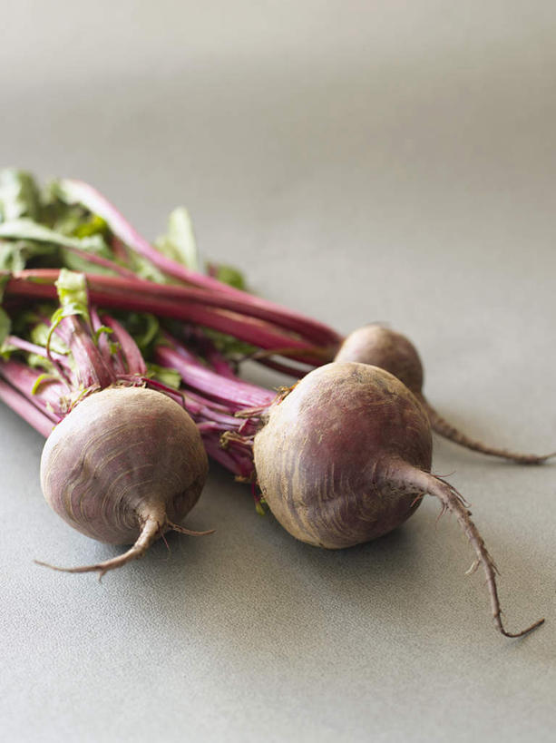 无人,竖图,俯视,室内,特写,白天,桌面,桌子,蔬菜,三棵,朦胧,模糊,新鲜,木制,食品,甜菜,食物,木制品,摄影,有机食品,绿色食品,影棚,菾菜,彩图,高角度拍摄,影棚拍摄,拍摄