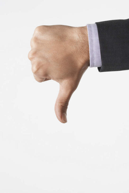 西方人,手,一个人,商务人士,商务男性,竖图,室内,特写,白天,白色背景,侧面,衬衫,欧洲,欧洲人,仅一个男性,仅一个人,套装,仅一个年轻男性,手势,手部,竖,摄影,影棚,翘,单手,鄙视,商务装,工薪阶层,藐视,讽刺,蔑视,嘲笑,朝下,男人,男性,年轻男性,白种人,大拇指,白领,上班族,半身,彩图,影棚拍摄,衬衣,拍摄,向下