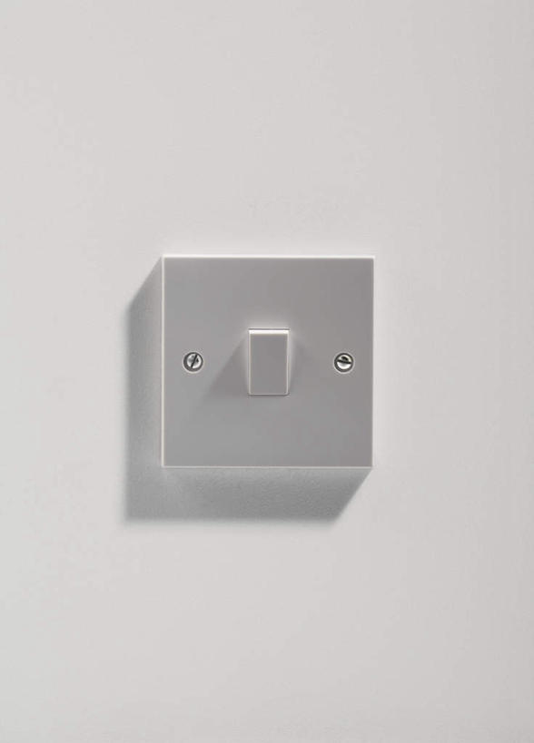 无人,竖图,室内,白天,正面,零件,电路,关闭,阴影,灰色背景,反射,影子,墙,开关,墙壁,墙面,一个,按钮,打开,摄影,影棚,单个,开启,闭合,彩图,影棚拍摄,拍摄