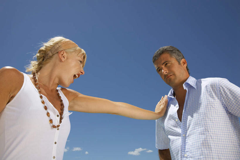 西方人,头发,两个人,夫妻,站,摸,横图,室外,白天,仰视,衬衫,爱情,项链,欧洲,欧洲人,抚摸,阴影,服装,光线,背心,影子,云,云朵,浪漫,云彩,注视,装饰品,衣服,蓝色,白色,白云,蓝天,天空,阳光,饰品,首饰,天,观察,看,站着,张嘴,金色,恩爱,阻挡,恋人,服饰,晴朗,观看,察看,衣着,穿着,关注,张大嘴巴,衣饰,男人,男性,女人,女性,中年男性,中年女性,白种人,夫妇,情侣,晴空,张开嘴,触摸,接触,站立,半身,彩图,低角度拍摄,衬衣,伴侣