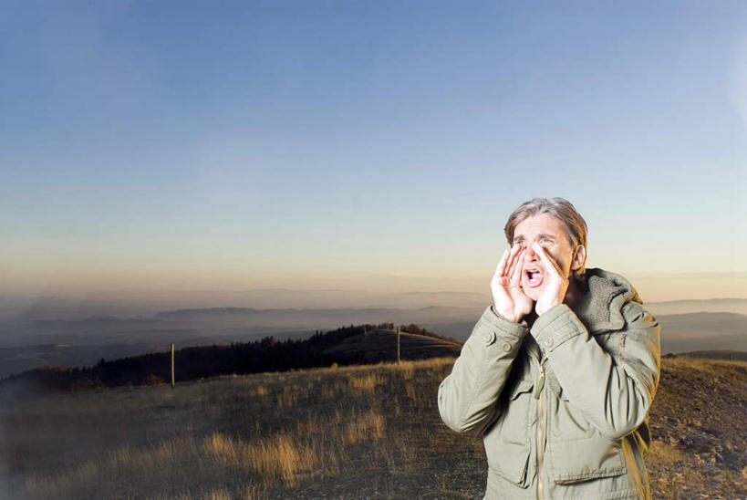 西方人,一个人,站,横图,室外,白天,正面,日落,山,山脉,树林,植物,欧洲,欧洲人,仅一个男性,仅一个人,仅一个中年男性,服装,山峰,晚霞,霞光,落日,山峦,注视,休闲装,树,树木,衣服,绿色,自然,黄昏,群山,观察,看,站着,张嘴,休闲,休闲服,彩霞,遮,遮掩,服饰,生长,成长,观看,察看,掩盖,遮挡,关注,呐喊,张大嘴巴,遮盖,掩饰,夕照,呼吁,叫嚣,男人,男性,中年男性,白种人,夕阳,张开嘴,站立,半身,彩图,斜阳