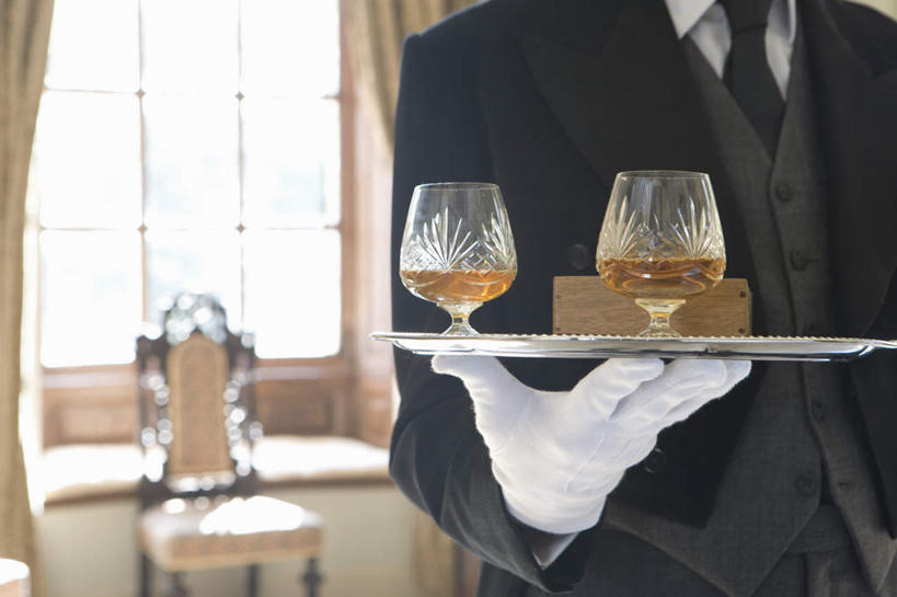 西方人,一个人,管家,站,捧,横图,室内,白天,正面,西装,窗户,窗帘,杯子,欧洲,欧洲人,仅一个男性,仅一个人,套装,正装,朦胧,模糊,装饰,高脚杯,领带,红酒杯,白兰地,酒类,职业装,玻璃窗,玻璃制品,酒,饮料,帘子,酒杯,站着,仅一个老年男性,遮阳,华丽,修饰,点缀,象征,庄重,葡萄酒杯,身份,衬托,美观,雅致,雅观,正式,地位,蒸馏酒,烈酒,老年男性,男人,男性,白种人,玻璃杯,端,端着,捧着,手捧,站立,半身,彩图