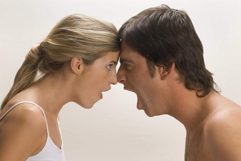 西方人,两个人,家庭,夫妻,站,横图,室内,白天,侧面,爱情,吊带,欧洲,欧洲人,服装,浪漫,大喊,注视,吊带衫,相视,衣服,观察,看,站着,张嘴,温暖,温馨,一家人,面对面,恩爱,恋人,服饰,观看,对视,大叫,和睦,察看,互视,衣着,穿着,关注,相对,争执,张大嘴巴,相看,大呼,衣饰,争辩,男人,男性,年轻女性,女人,女性,中年男性,白种人,年轻人,夫妇,情侣,张开嘴,站立,争论,半身,彩图,伴侣,融洽