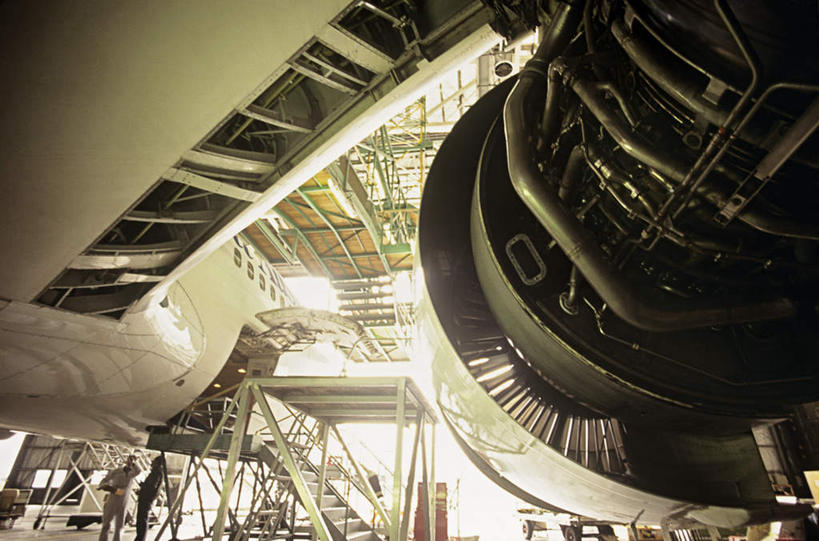 无人,机场,攀登,横图,室内,特写,白天,仰视,飞机,飞机场,金属制品,朦胧,模糊,金属,梯子,支架,阶梯,交通,航空,架子,脚手架,施工,停机坪,交通工具,爬,运输,一架,上升,支撑,固定,客机,载具,登高,攀爬,彩图,低角度拍摄,稳固