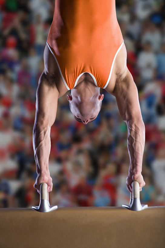 西方人,运动员,体育馆,运动场,坐,竖图,室内,白天,正面,运动服,锻炼,运动,鞍马,欧洲,欧洲人,撑,服装,朦胧,模糊,体操,许多人,注视,体育场,衣服,观察,看,一群人,橘色,活力,服饰,观看,察看,撑着,优美,衣着,穿着,关注,体操服,运动馆,衣饰,鞍马运动,体育,男人,男性,女人,女性,中年男性,中年女性,白种人,体育运动员,运动选手,坐着,半身,彩图,健身,半体服,运动装