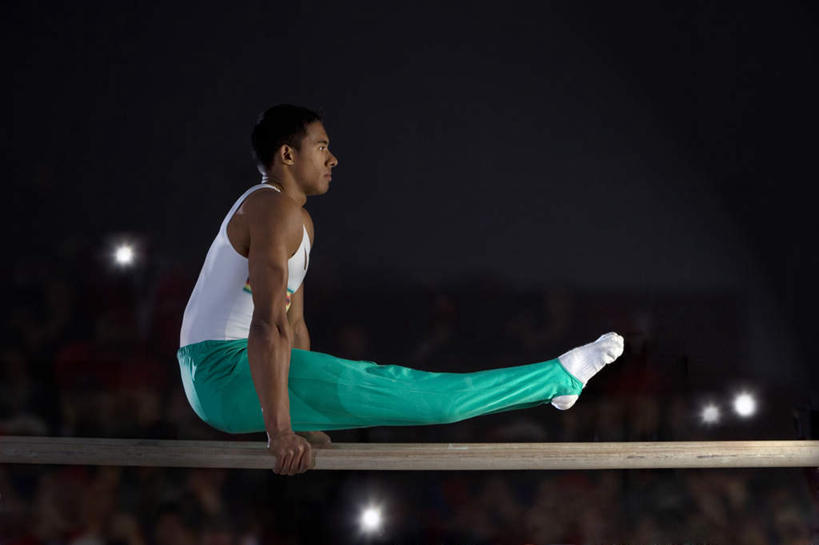 东方人,一个人,运动员,体育馆,运动场,横图,室内,白天,侧面,运动服,锻炼,运动,双杠,亚洲,仅一个男性,仅一个人,撑,服装,体操,注视,黄种人,运动器械,体育场,仅一个年轻男性,衣服,观察,看,健身器械,活力,抬脚,服饰,观看,察看,撑着,优美,衣着,穿着,关注,健身器材,体操服,自由体操,运动馆,衣饰,体育,男人,男性,年轻男性,亚洲人,体育运动员,运动选手,彩图,全身,健身,半体服,运动器材,运动装