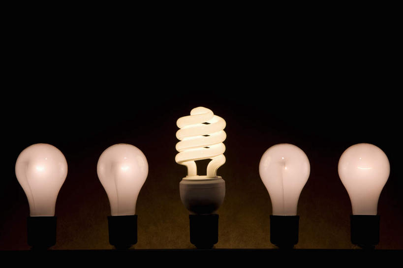 无人,横图,室内,特写,白天,正面,节能,静物,照明,五个,一排,许多,阴影,黑色背景,环保,整齐,光线,灯泡,螺旋,影子,灯光,灯,节能灯,排列,灯具,摄影,影棚,能源,照亮,队列,低碳,照明工具,荧光灯,螺旋管节能灯,彩图,影棚拍摄,螺旋形,拍摄