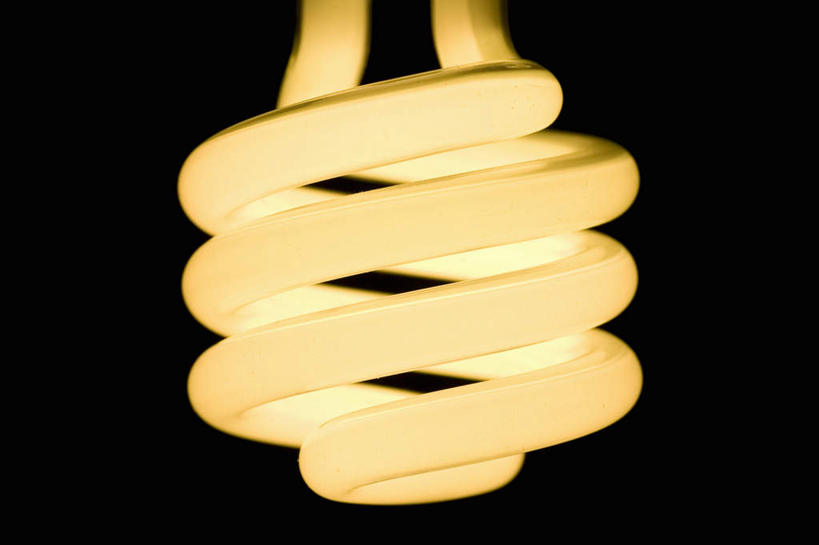 无人,横图,室内,特写,白天,正面,节能,静物,照明,阴影,黑色背景,环保,光线,灯泡,螺旋,影子,灯光,灯,节能灯,一个,黄色,灯具,摄影,影棚,能源,单个,照亮,低碳,照明工具,荧光灯,螺旋管节能灯,彩图,影棚拍摄,螺旋形,拍摄
