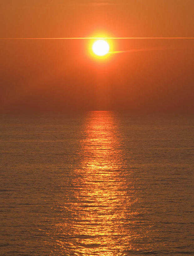 无人,竖图,室外,白天,正面,旅游,度假,海浪,海洋,美景,日落,英国,欧洲,景观,浪花,水平线,晚霞,霞光,落日,辽阔,海平线,娱乐,英格兰,自然,海水,黄昏,享受,休闲,广阔,景色,彩霞,放松,一望无际,西欧,自然风光,大不列颠,海景,大不列颠及北爱尔兰联合王国,大不列颠联合王国,日不落英帝国,无边无际,一马平川,夕照,英吉利,萨默塞特郡,萨默塞特,大海,风浪,海,海水的波动,近岸浪,涌浪,夕阳,彩图,眩光,水天相接,水天一线,斜阳