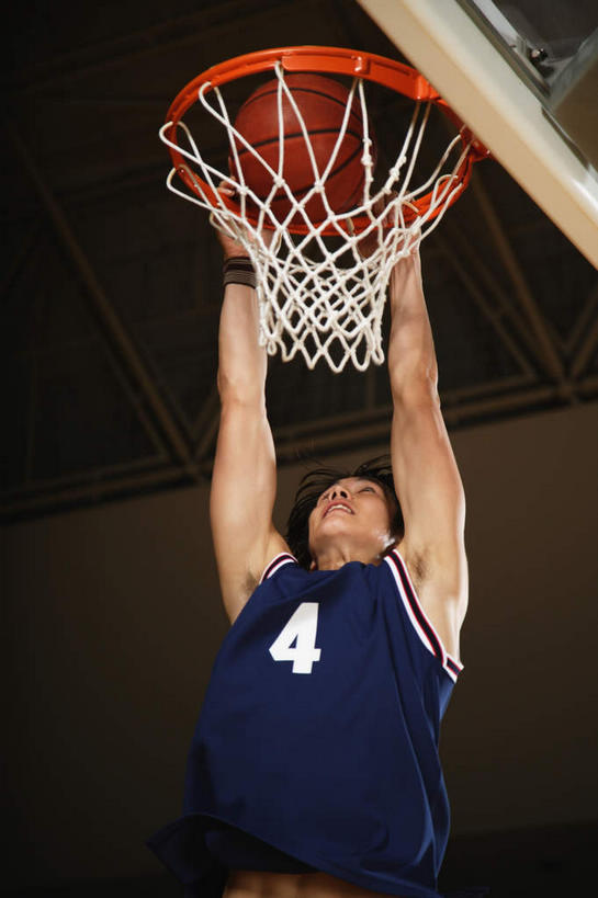 东方人,一个人,运动员,体育馆,运动场,跳,竖图,室内,白天,仰视,运动服,锻炼,快乐,比赛,运动,竞争,篮球,亚洲,仅一个男性,仅一个人,握,服装,篮筐,篮球架,篮球装备,篮板,半空,拿,投篮,拿着,注视,黄种人,娱乐,运动器械,体育场,仅一个年轻男性,衣服,看,休闲,健身器械,扣篮,握着,服饰,体育运动,关注,健身器材,篮球运动,运动馆,体育,男人,男性,年轻男性,亚洲人,体育运动员,运动选手,抬头,跳跃,仰头,半身,彩图,低角度拍摄,健身,运动器材