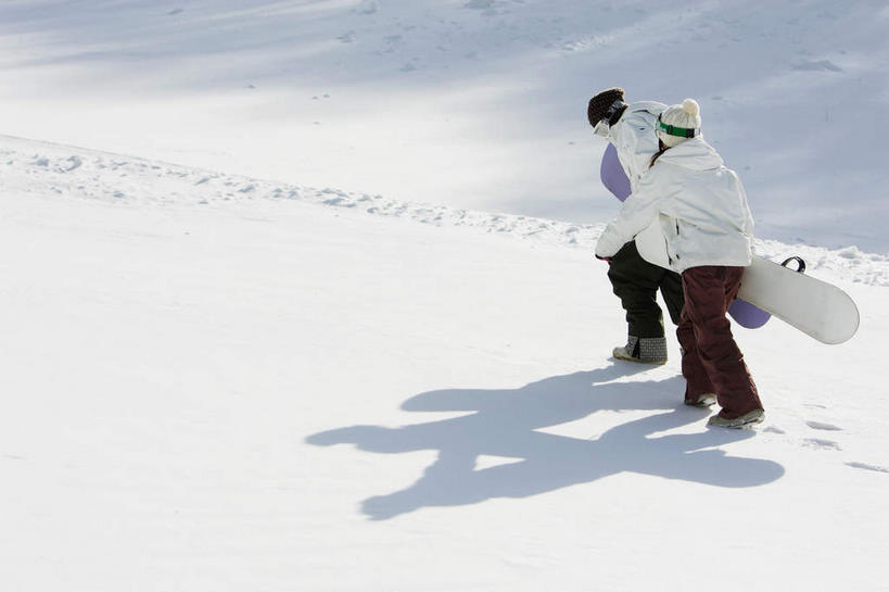 东方人,两个人,走,横图,室外,白天,爱情,旅游,度假,安全,雪,大雪,帽子,亚洲,握,阴影,光线,眼镜,影子,积雪,雪景,冬季,冬天,防护,浪漫,拿,拿着,黄种人,娱乐,运动器械,背面,阳光,享受,休闲,温暖,温馨,健身器械,恩爱,放松,寒冷,握着,恋人,护目镜,保护,滑雪板,滑雪鞋,和睦,滑雪衫,保险,健身器材,户外运动,滑雪装备,保全,周全,安稳,安定,编织帽,严寒,安全防护眼镜,平安,男人,男性,年轻男性,年轻女性,女人,女性,亚洲人,情侣,步行,散步,走路,彩图,全身,伴侣,融洽,防护眼镜,运动器材