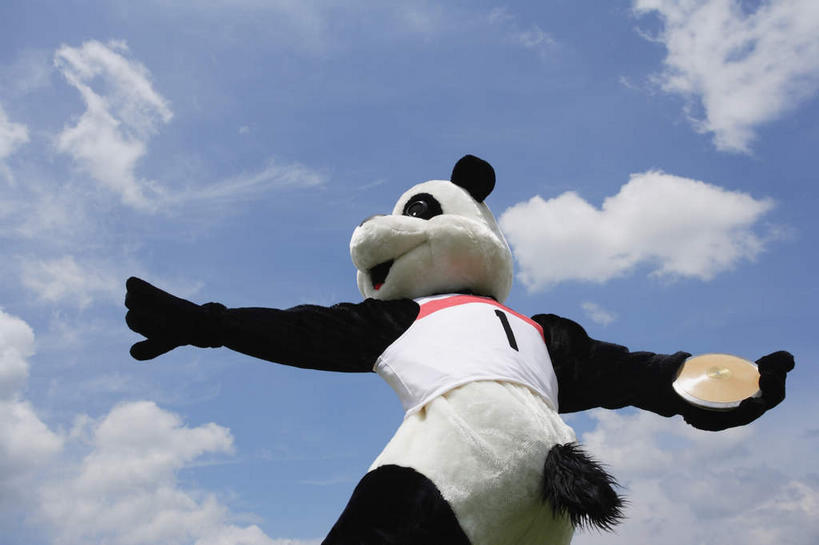 东方人,一个人,站,伸展双臂,笑,微笑,露齿笑,横图,室外,白天,仰视,运动服,锻炼,运动,野生动物,熊猫,亚洲,仅一个男性,仅一个人,握,阴影,服装,光线,标志,数字,文字,影子,字符,云,云朵,拿,云彩,拿着,扭头,注视,黄种人,标识,仅一个年轻男性,衣服,蓝色,白云,蓝天,天空,阳光,动物,天,观察,看,站着,转头,可爱,模仿,握着,阿拉伯数字,服饰,活泼,晴朗,观看,察看,模拟,衣着,穿着,关注,大熊猫,演出服,猫熊,衣饰,摹拟,体育,铁饼,男人,男性,年轻男性,亚洲人,晴空,敞开双臂,伸开双臂,展开双肩,站立,张开手臂,张开双臂,半身,彩图,低角度拍摄,健身,运动装