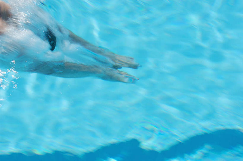 蛙泳,游泳,西方人,一个人,运动员,体育馆,游泳池,运动场,伸展双臂,横图,室内,白天,正面,锻炼,快乐,比赛,运动,竞争,水,帽子,欧洲,欧洲人,仅一个年轻女性,仅一个女性,仅一个人,阴影,泳帽,光线,眼镜,影子,泳镜,水池,水面,娱乐,体育场,泳池,蓝色,阳光,游泳眼镜,张嘴,休闲,游泳馆,体育运动,游泳帽,张大嘴巴,运动馆,泅水,体育,年轻女性,女人,女性,白种人,张开嘴,体育运动员,运动选手,敞开双臂,伸开双臂,展开双肩,张开手臂,张开双臂,半身,彩图,健身