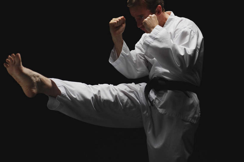 西方人,腿部,腿,一个人,运动员,站,横图,室内,白天,侧面,运动服,锻炼,快乐,比赛,运动,竞争,欧洲,欧洲人,双手,仅一个男性,仅一个人,抬,踢,黑色背景,服装,娱乐,腰带,仅一个年轻男性,衣服,白色,黑色,握拳,站着,休闲,摄影,服饰,影棚,体育运动,衣着,穿着,黑带,空手道,配饰,裤带,抵抗,反抗,衣饰,体育,男人,男性,年轻男性,白种人,体育运动员,运动选手,站立,半身,彩图,影棚拍摄,健身,拍摄,抵挡,抵御,运动装,抵当